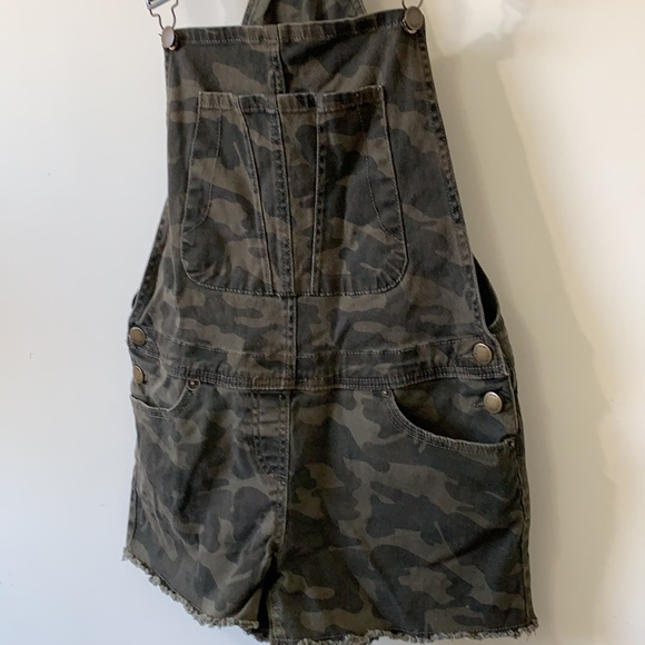 Cute army jumpsuit - Picture 3 of 7